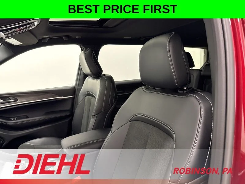 New 2026 Velvet Red Pearl-Coat Exterior Paint Jeep Laredo image 21