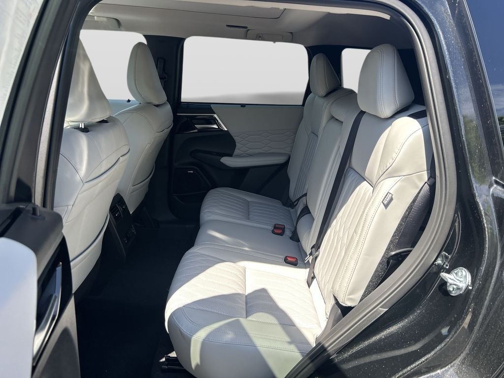 2026 Mitsubishi Outlander SEL - Photo 16