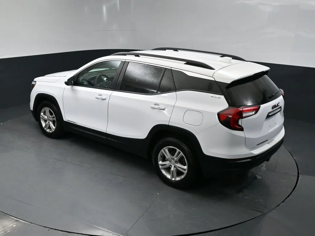 Used 2022 White GMC SLE image 15