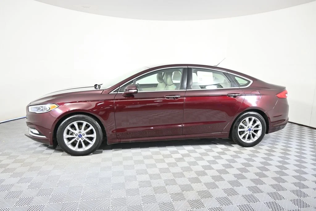 Used 2017 Red Ford SE image 2