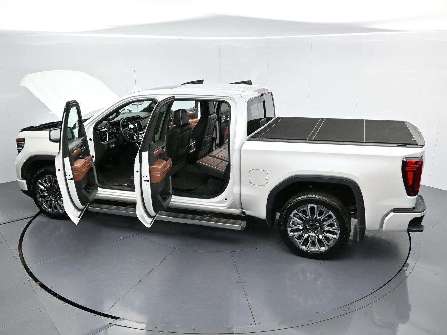 Used 2025 White Frost Tricoat GMC Denali Ultimate image 44