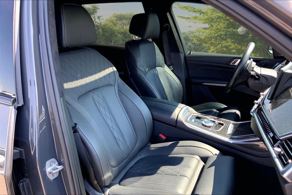 Used 2024 Gray BMW M60i image 28