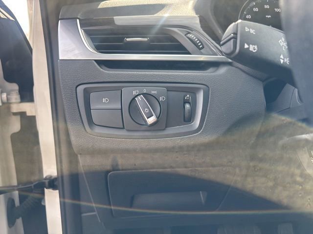 Used 2018 Alpine White BMW xDrive28i image 25