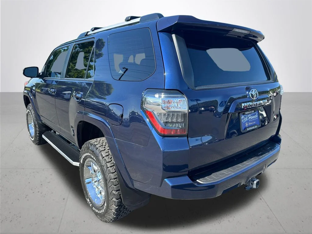 Used 2019 Blue Toyota SR5 Premium image 9