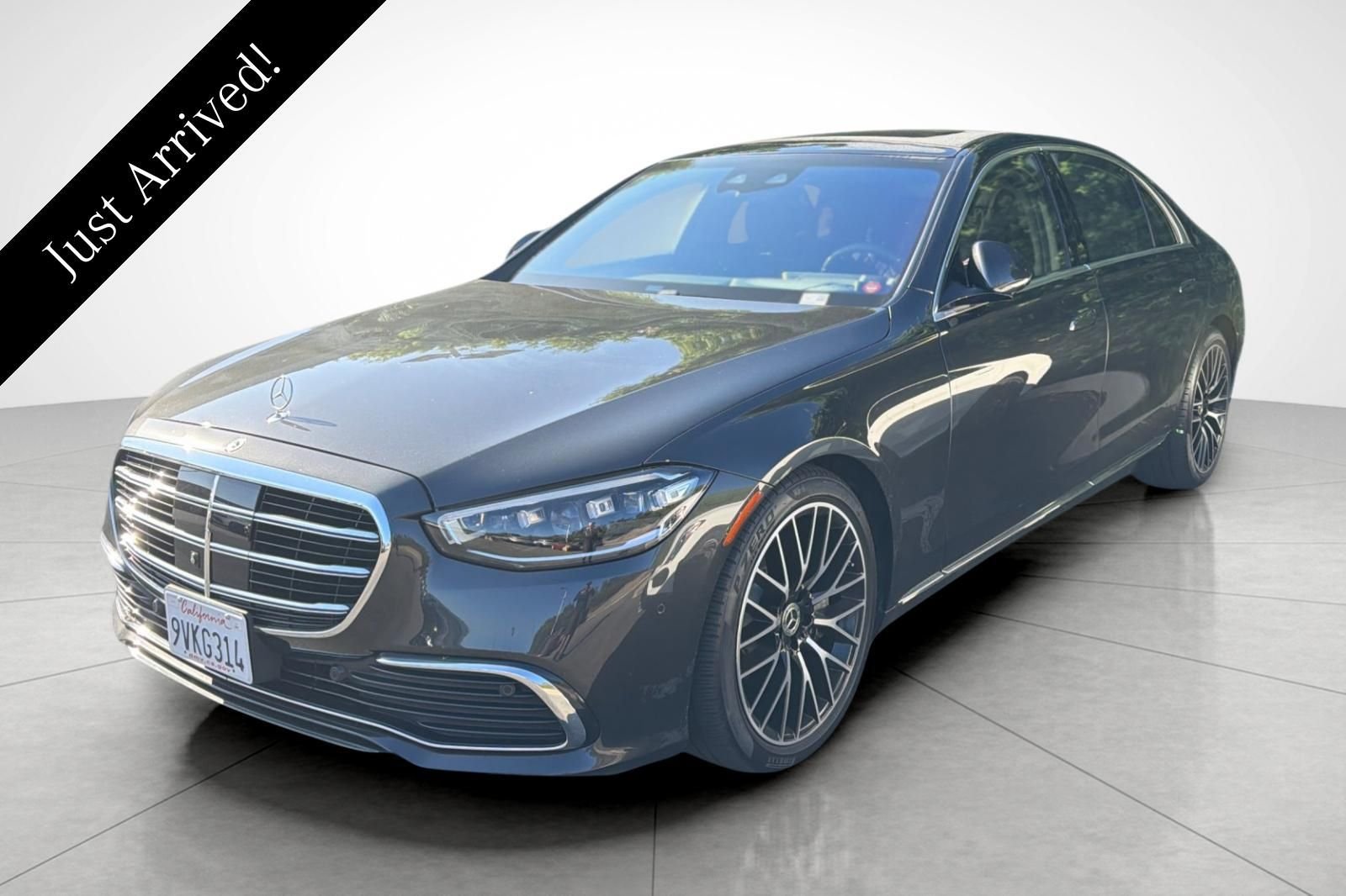 Used 2022 Gray Mercedes-Benz S 580 image 1