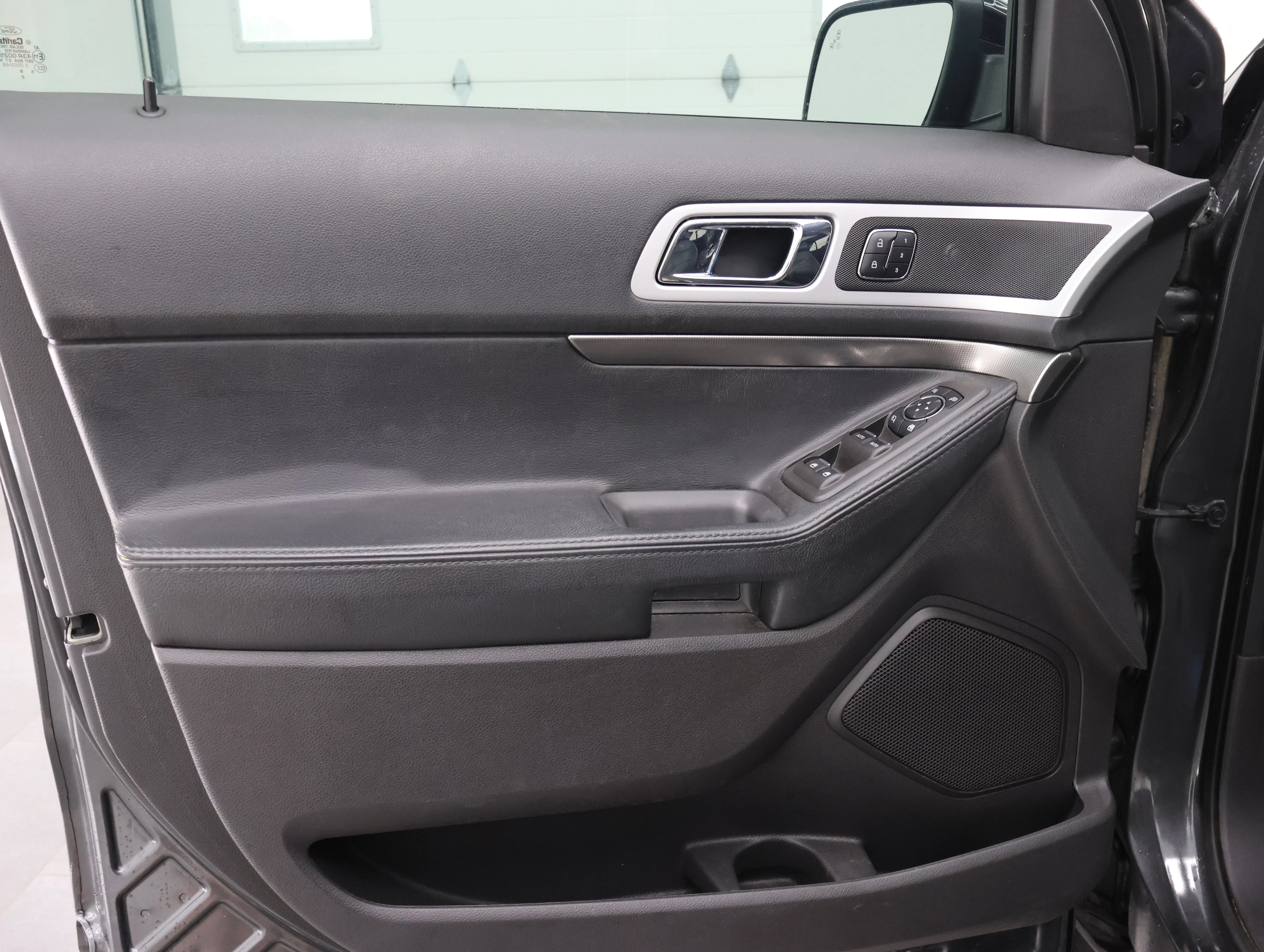 Used 2015 Magnetic Metallic Ford Sport image 39