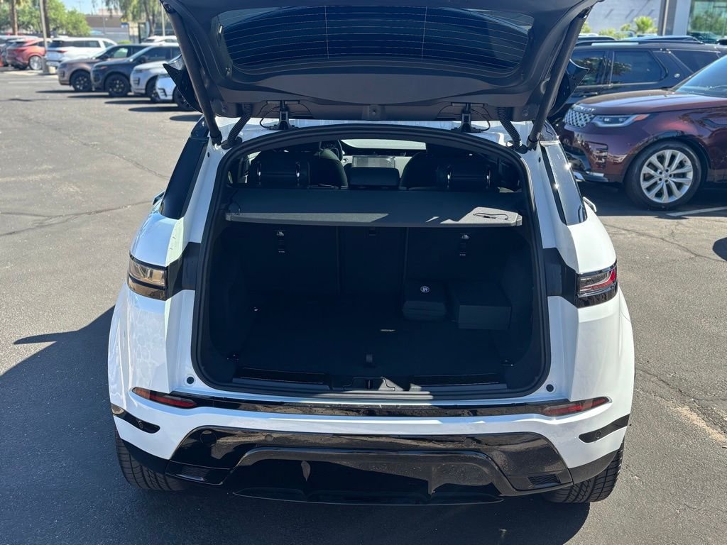 New 2026 Fuji White Land Rover Dynamic image 4