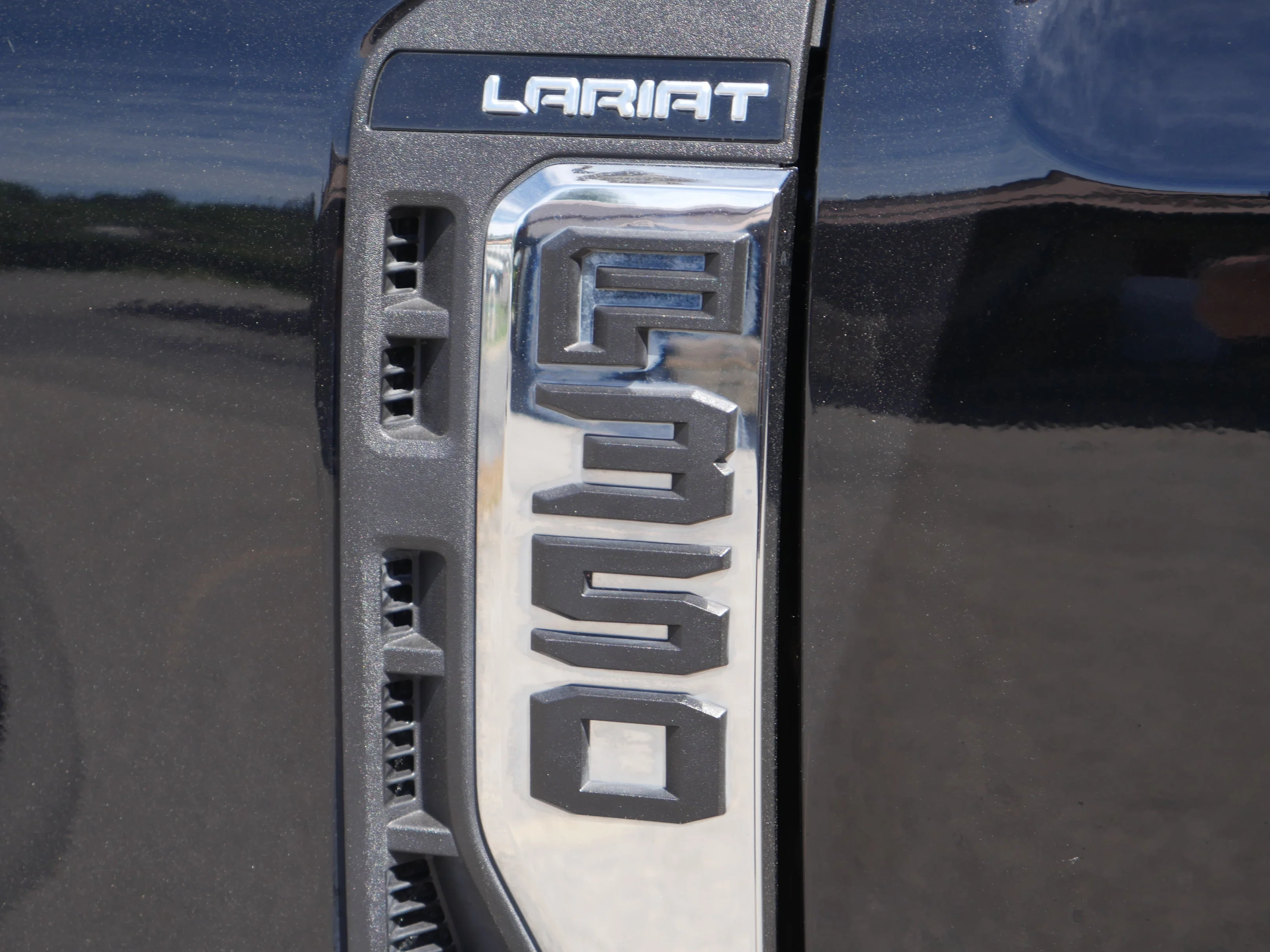Certified Used 2024 Agate Black Metallic Ford LARIAT image 20