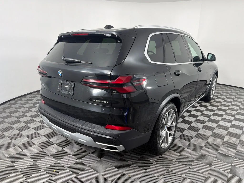 Certified Used 2024 Black Sapphire Metallic BMW xDrive40i image 5