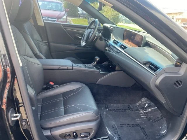 Used 2021 Black Lexus 300h Luxury image 27