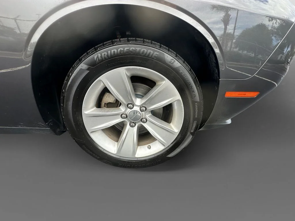 Used 2023 Gray Dodge SXT image 16