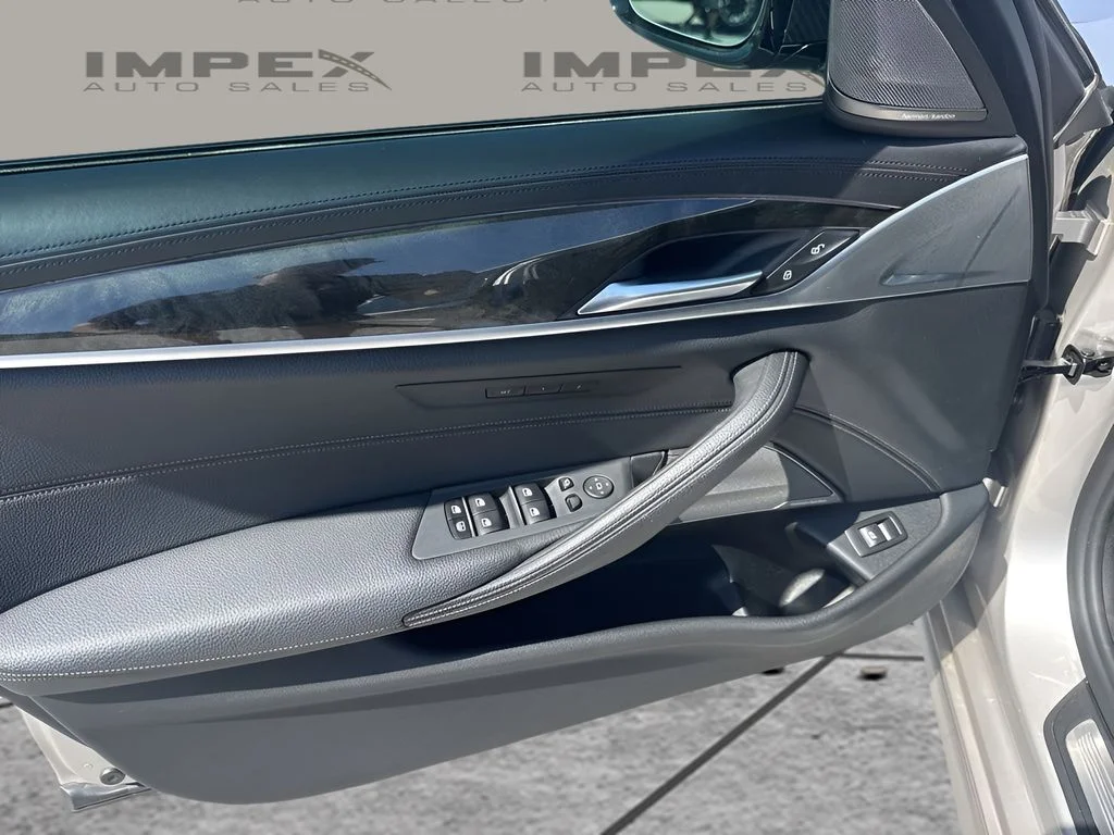 Used 2019 Silver BMW M550i xDrive image 30