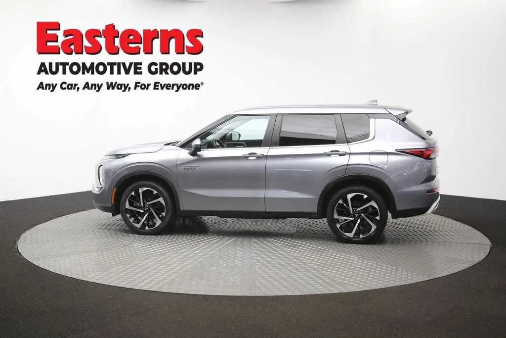 Used 2023 Silver Mitsubishi SE image 61