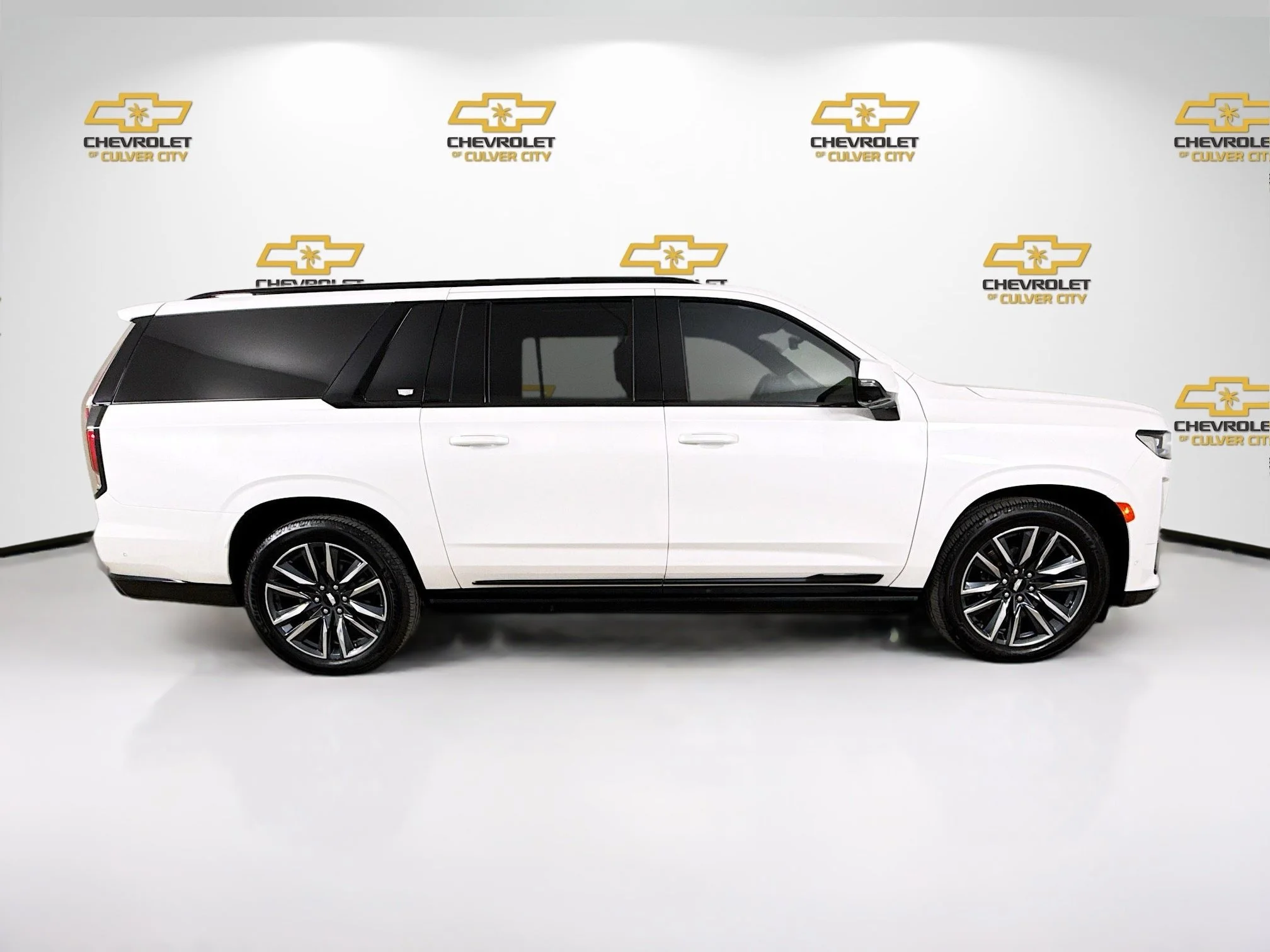 Used 2023 Crystal White Tricoat Cadillac Sport Platinum image 9