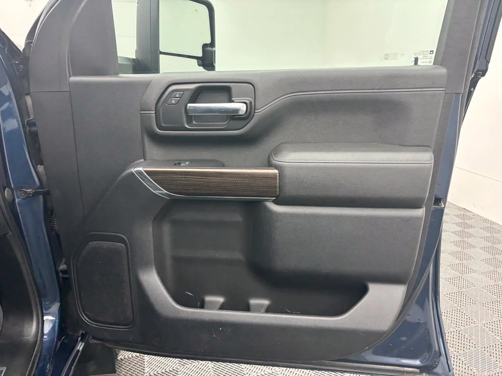 Used 2022 Blue Chevrolet LT image 29