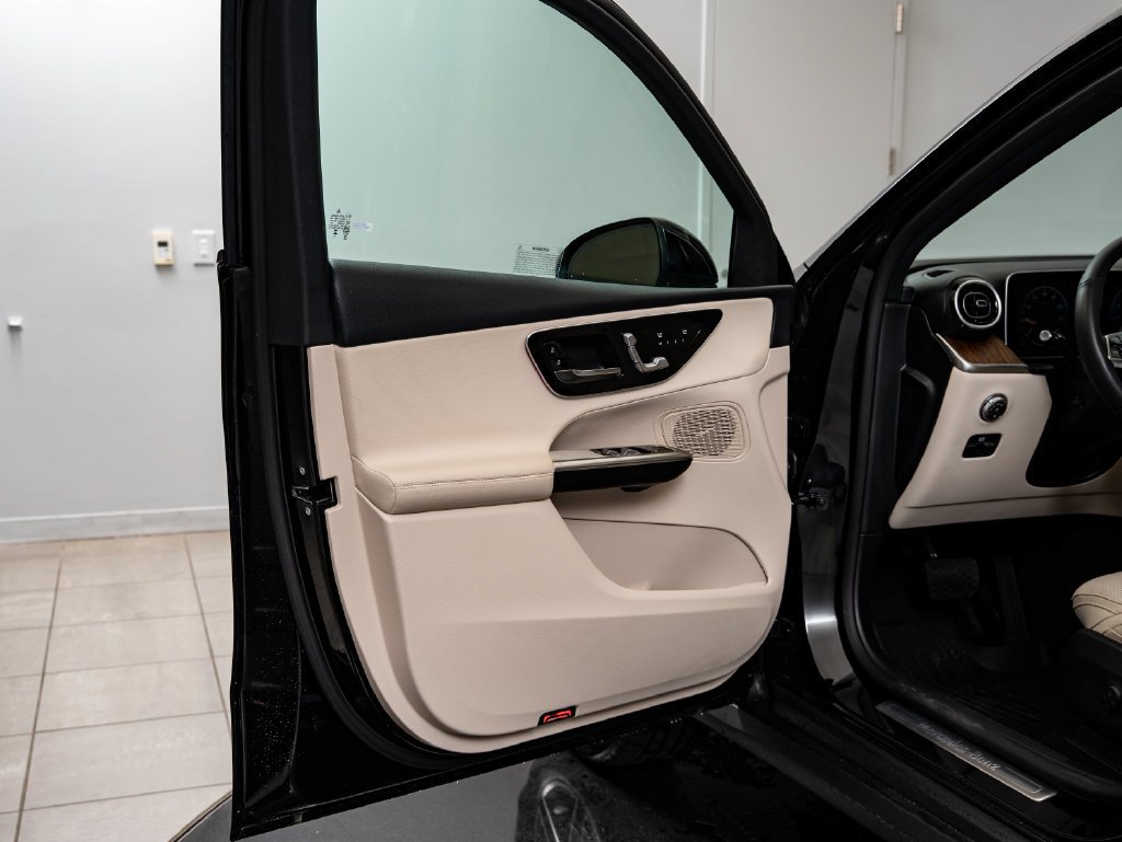 Used 2026 Black Mercedes-Benz GLC 300 image 26