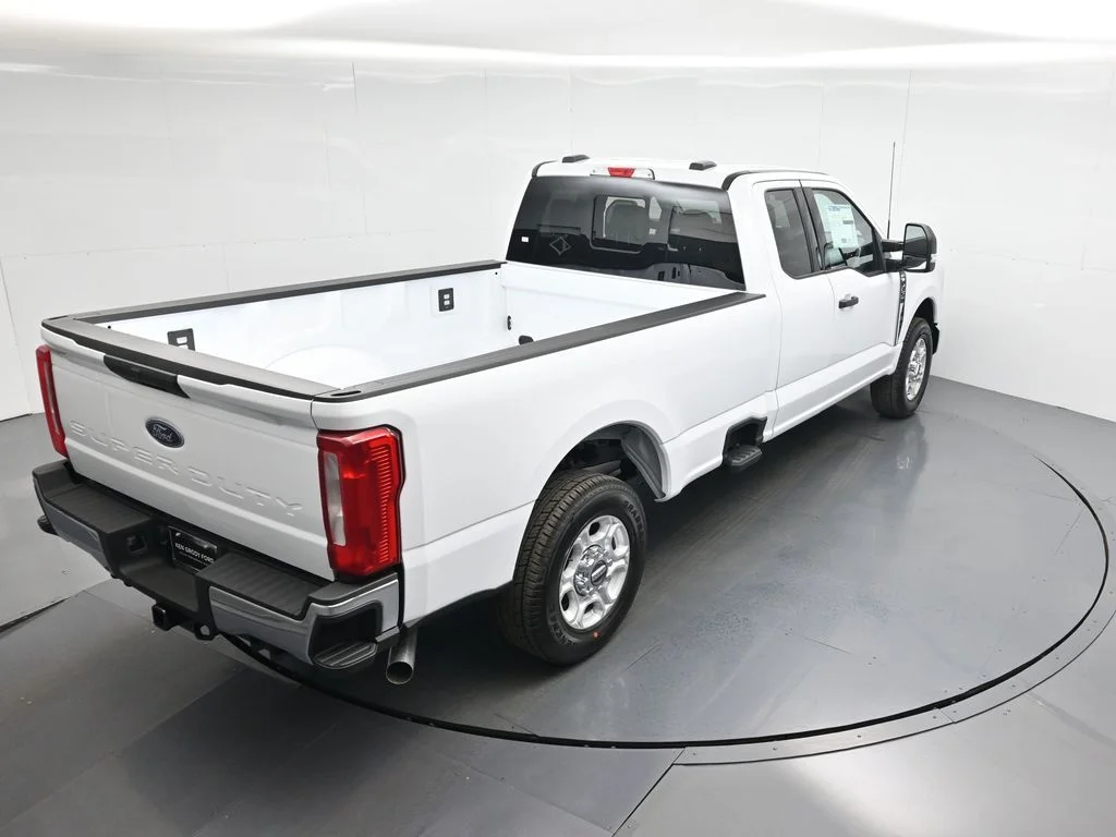 New 2026 Oxford White Ford XLT image 37