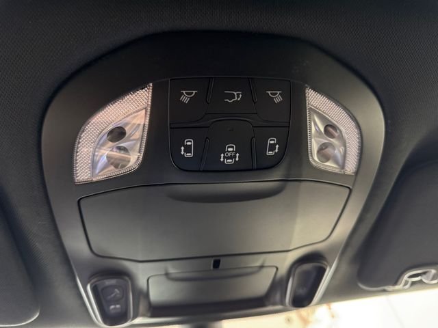 New 2026 Bright White Clear-Coat Exterior Paint Chrysler Select image 24