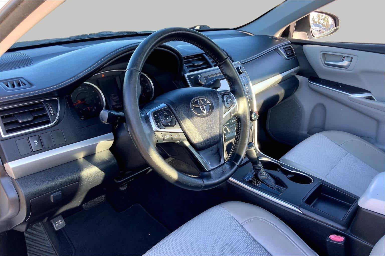 Used 2016 Super White Toyota SE image 17