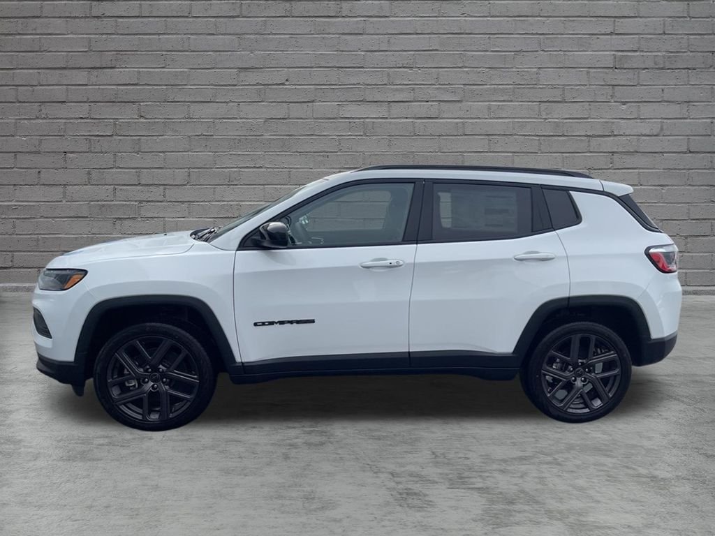 New 2026 Bright White Clear-Coat Exterior Paint Jeep Latitude image 5