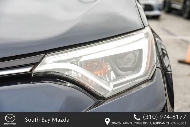 Used 2017 Blue Toyota Platinum image 4
