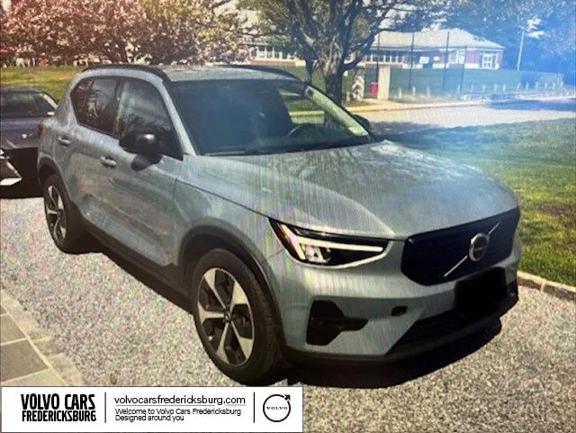 2023 Volvo XC40 B5 Plus Dark AWD's photo