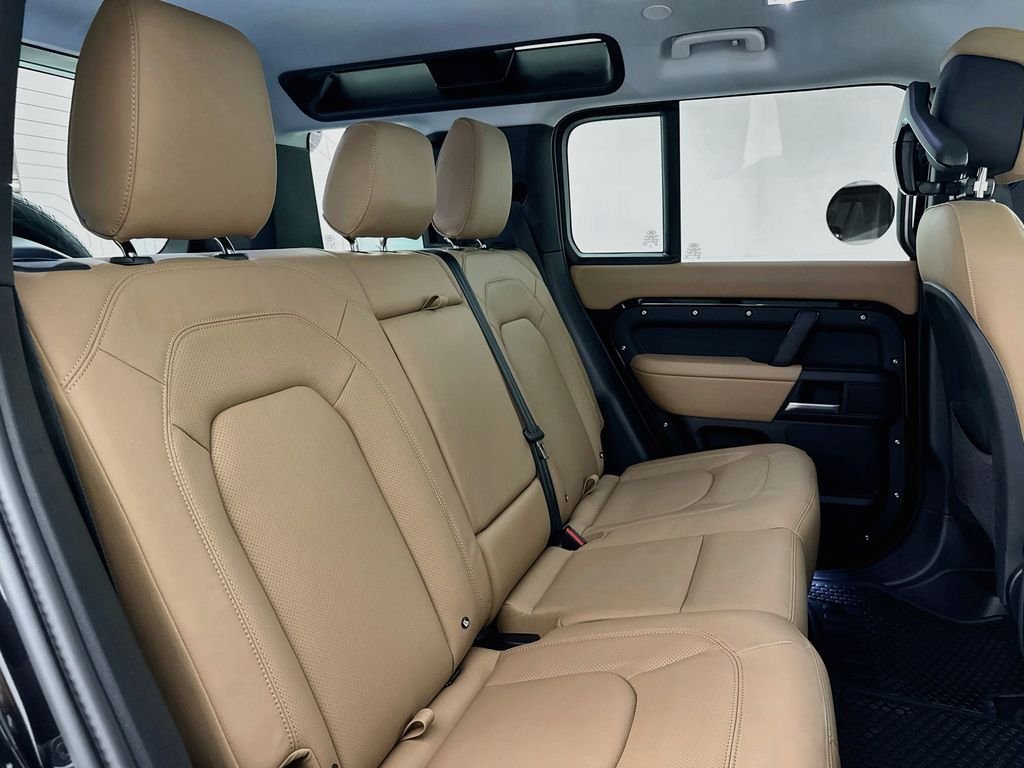 New 2026 Santorini Black Land Rover S image 29