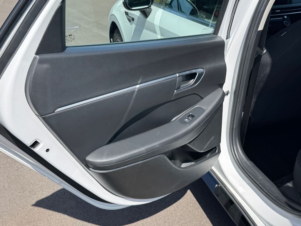Used 2024 White Hyundai SEL image 18