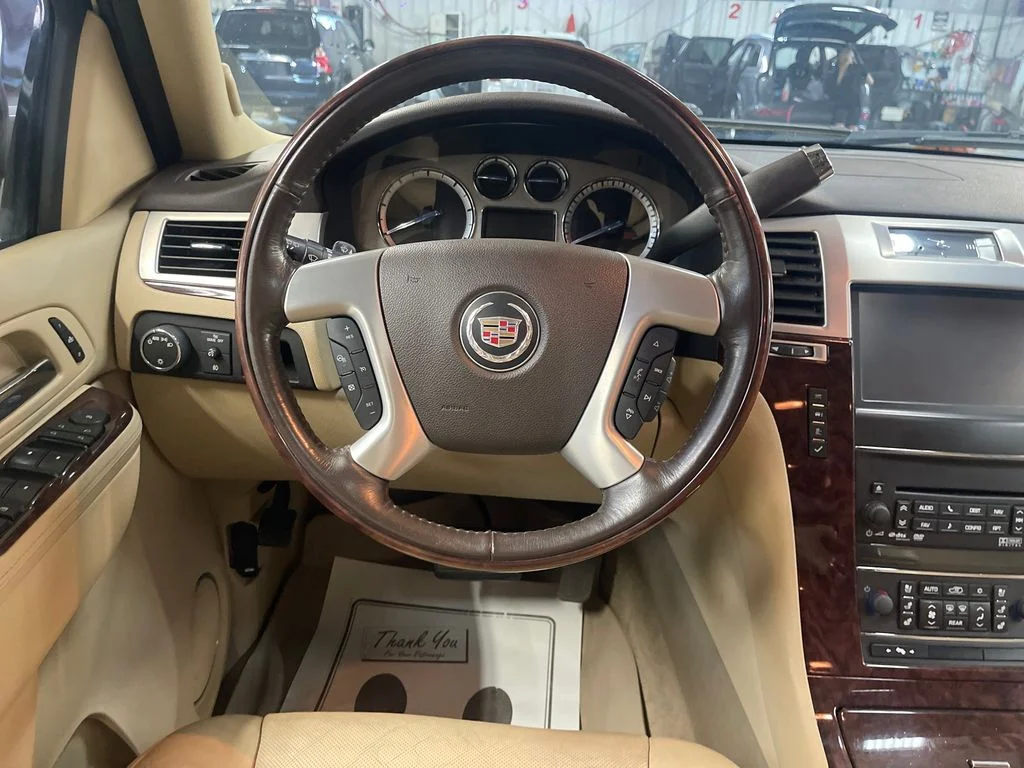 Used 2013 White Cadillac Luxury image 17