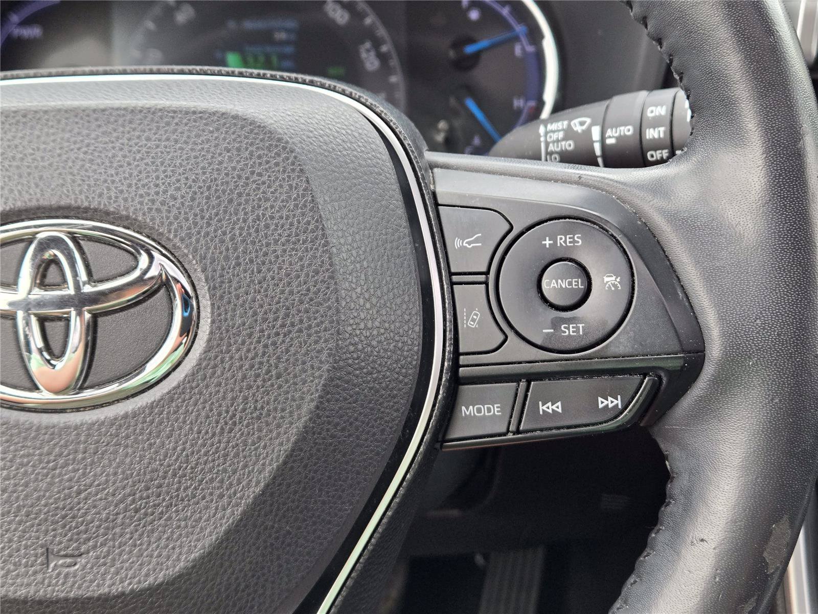 2020 Toyota RAV4 XSE - Photo 24