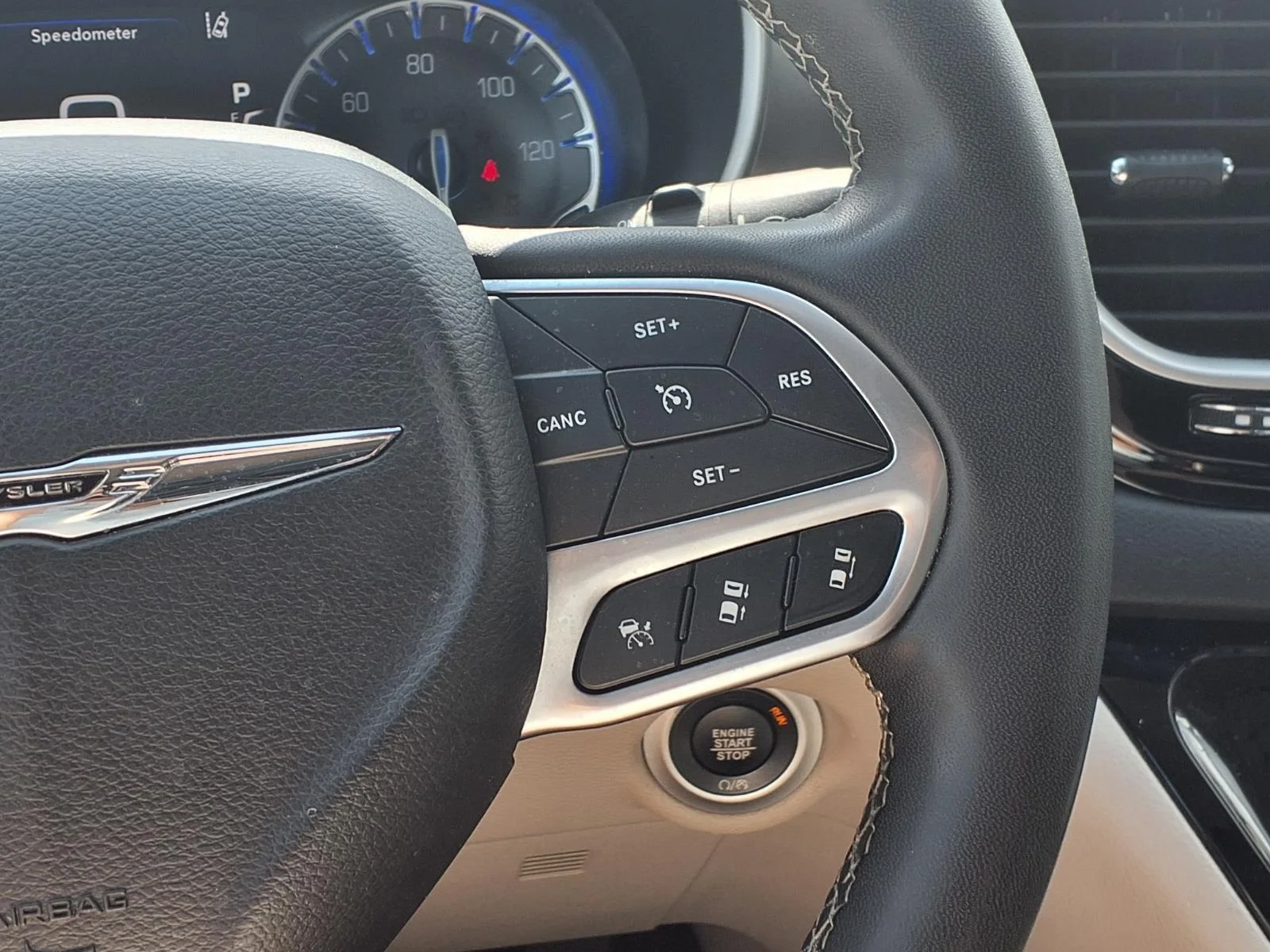 Used 2023 Silver Mist Clearcoat Chrysler Touring L image 18
