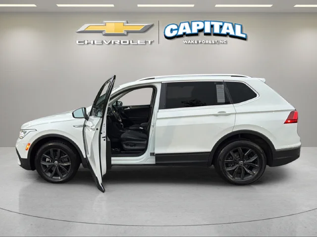 Used 2024  Volkswagen 2.0T SE image 9