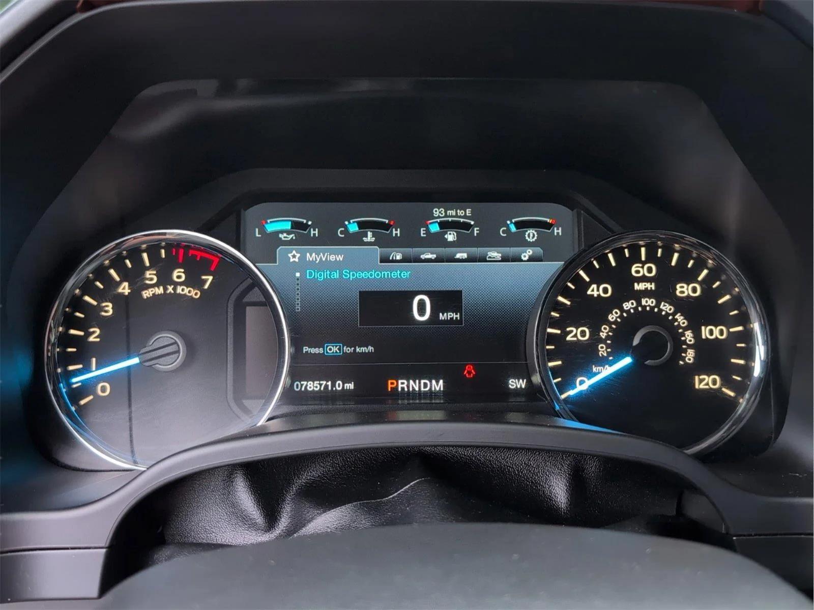 Used 2018 White Platinum Metallic Tri-Coat Ford Platinum image 24