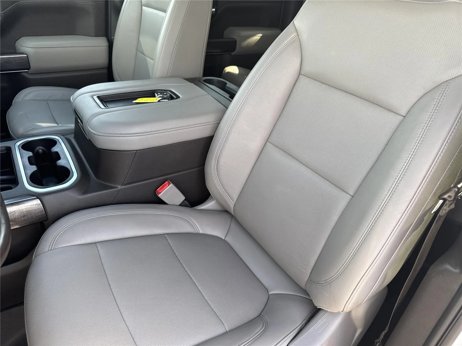Used 2019 IRIDESCENT PEARL TRICOAT Chevrolet LTZ image 11