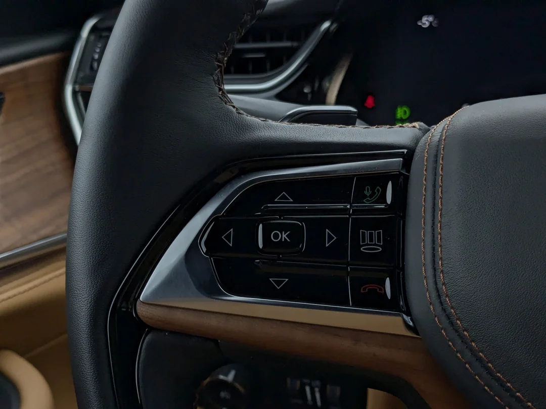 New 2025 Black Jeep Summit Reserve - - 4x4 - Panoramic Sunroof - Palermo Leather - McIntosh Audio & More! image 17