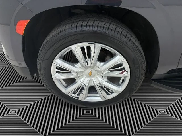 Used 2023 Gray Chevrolet High Country image 9