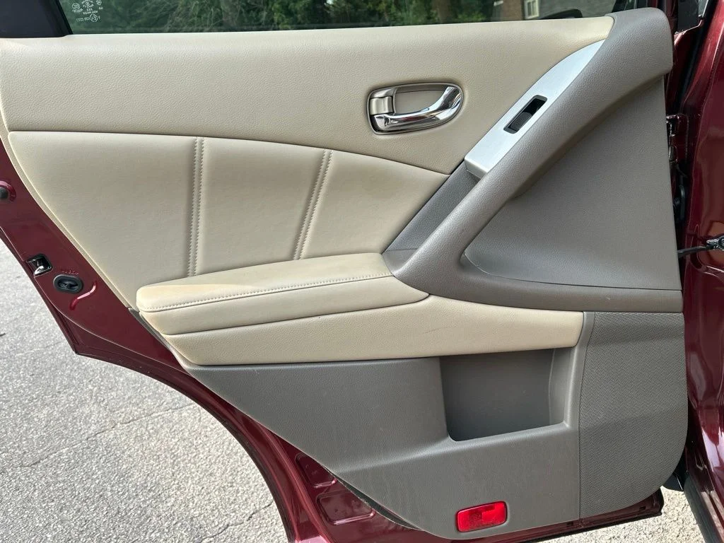 Used 2011 Red Nissan SL image 24