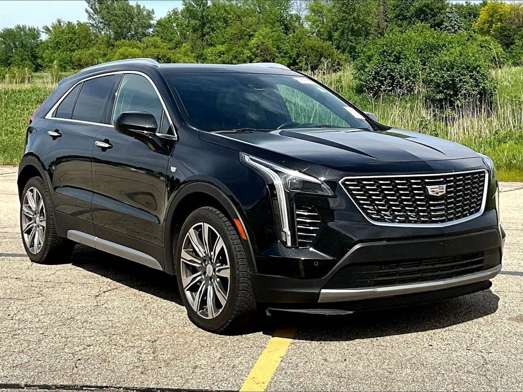 Used 2019 Cadillac XT4 Luxury with VIN 1GYFZDR43KF119300 for sale in Rochester, Minnesota