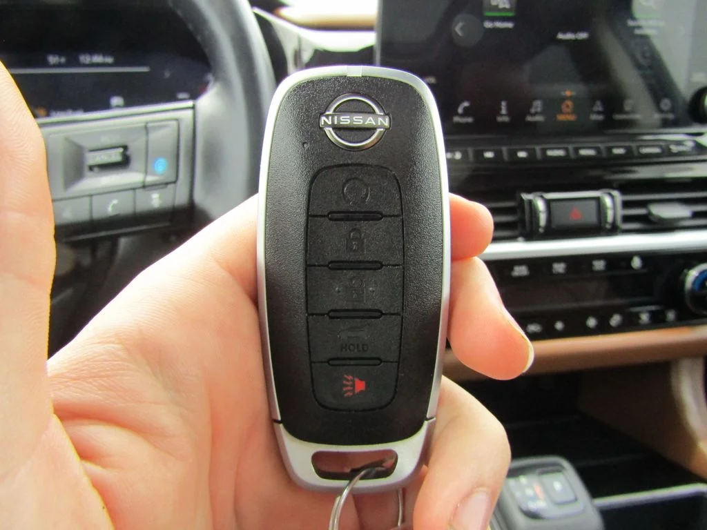 Used 2025 Obsidian Green Pearl Nissan Platinum image 43