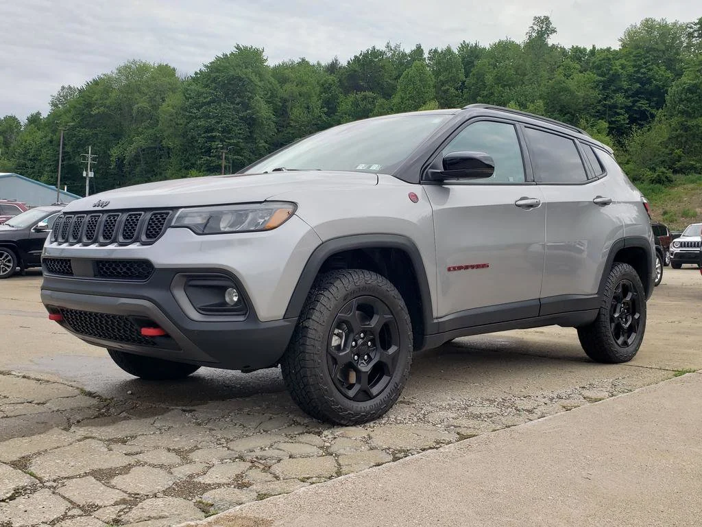 Certified Used 2023 Billet Silver Metallic Clearcoat Jeep Trailhawk image 8