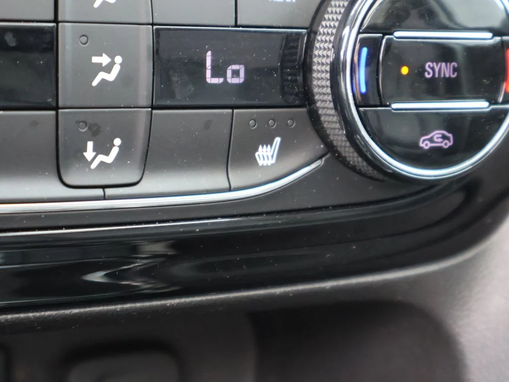 Used 2023 White Buick Essence image 38