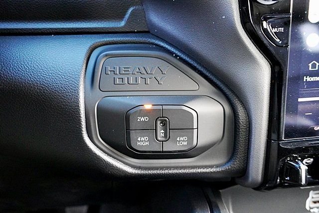 New 2026 Diamond Black Crystal Pearl-Coat Exterior Paint RAM Laramie Night Edition image 32