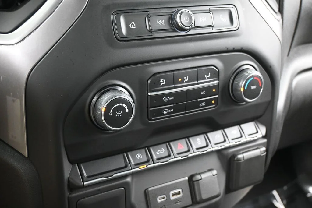 Used 2021 Black Chevrolet Custom image 19