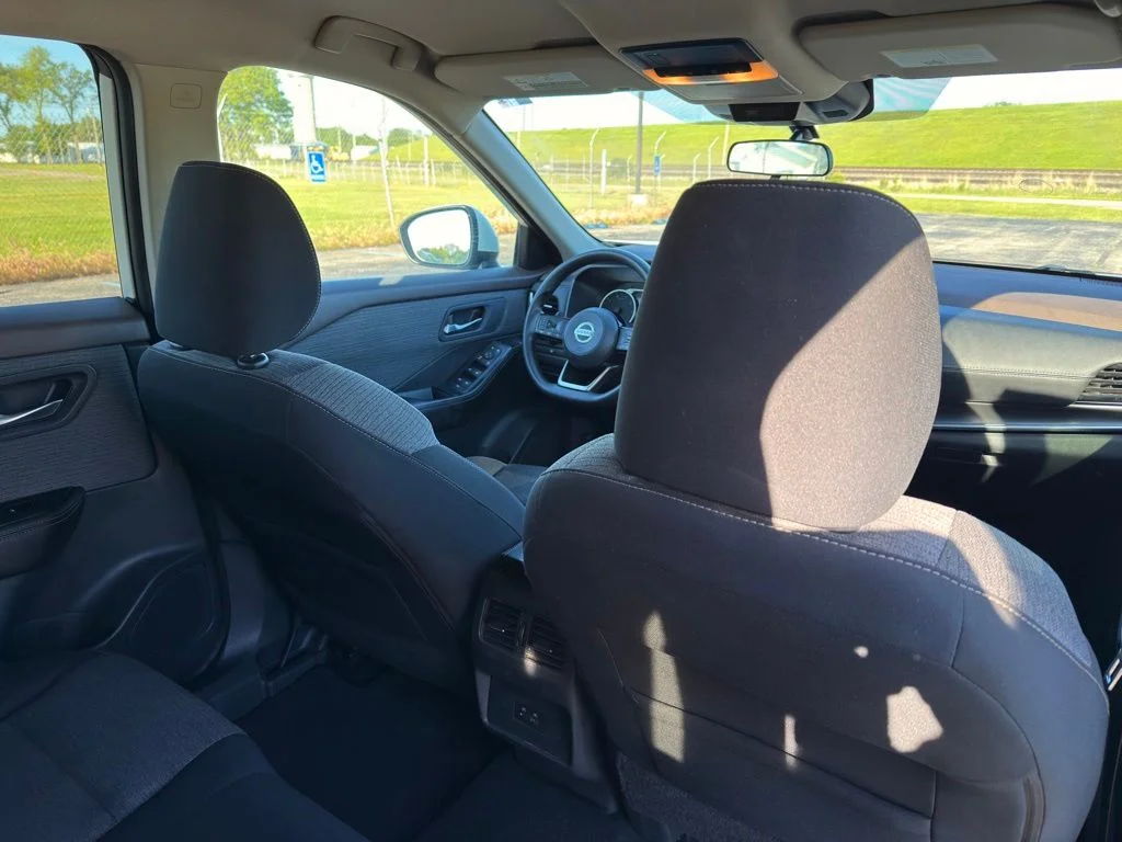 Used 2021 White Nissan SV image 34