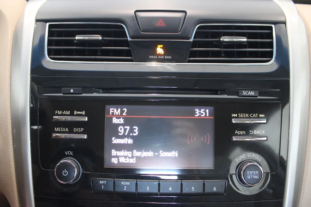 Used 2014 Saharan Stone Nissan 2.5 S image 14