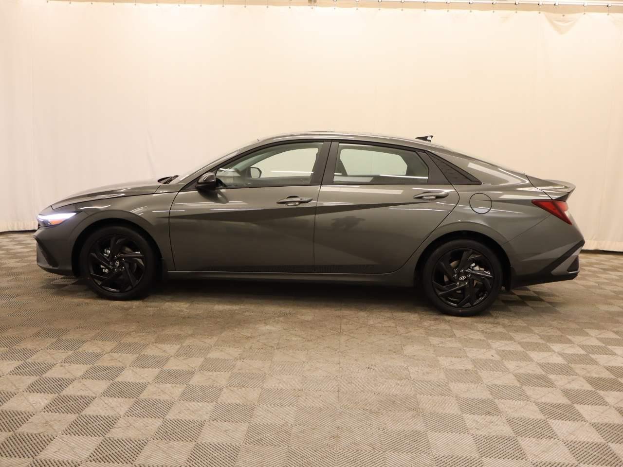 New 2026 Amazon Gray Pearl Hyundai SEL Sport Plus image 2