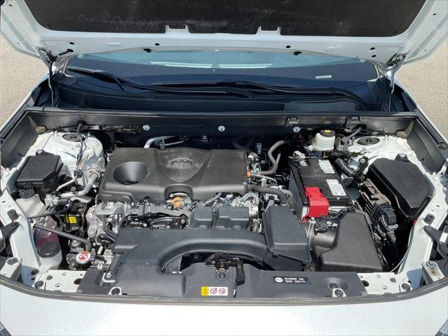 Certified Used 2023 PLATINUM WHITE PEARL MC. Toyota  image 10