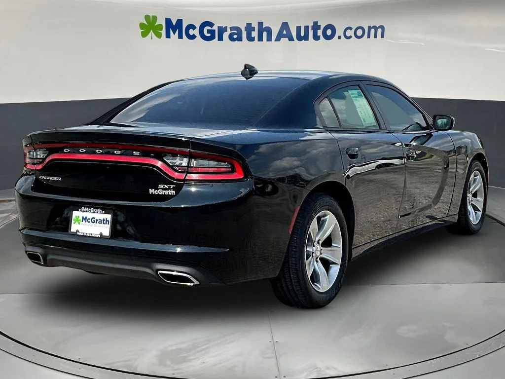 Used 2016 Black Dodge SXT image 7