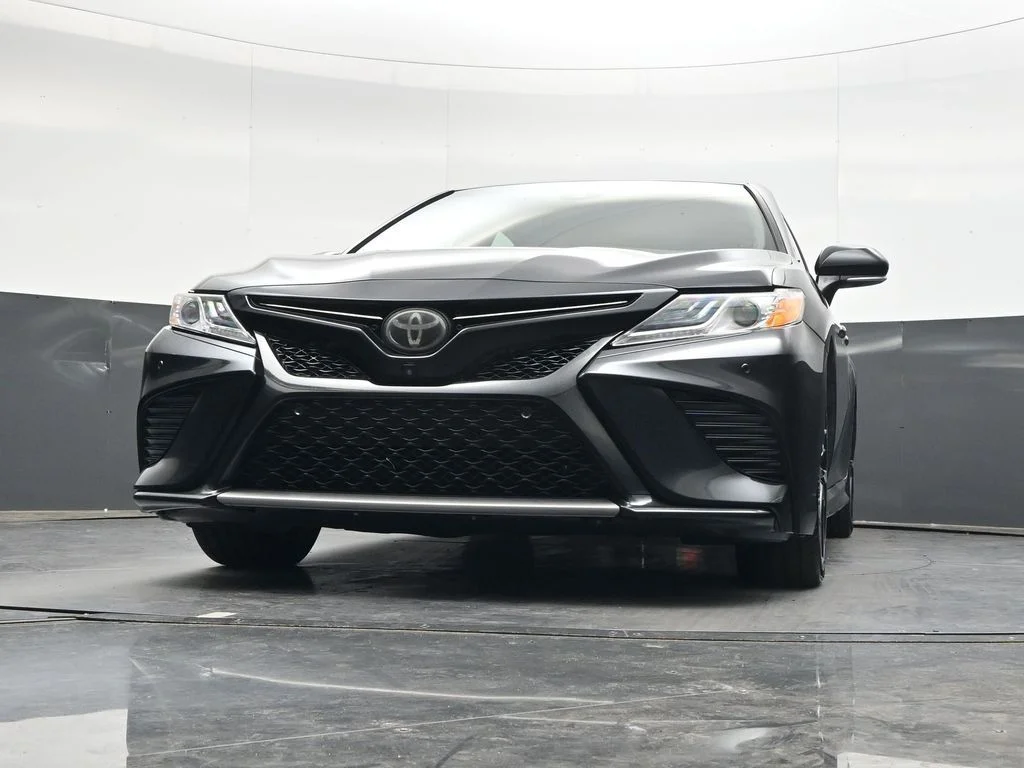 Used 2018 Midnight Black Metallic Toyota XSE image 32