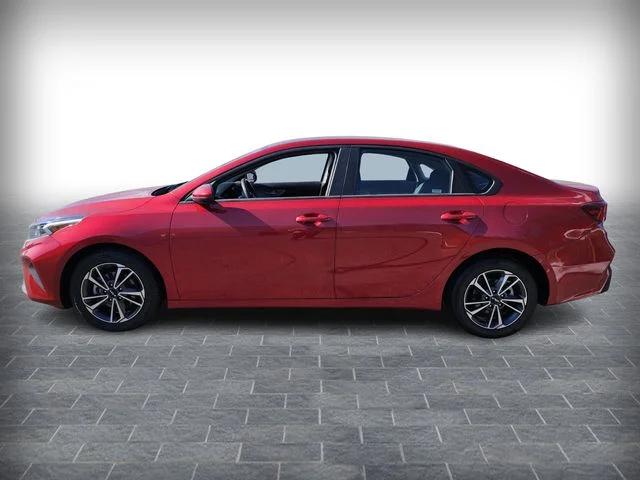 Used 2024 Red Kia LXS image 4